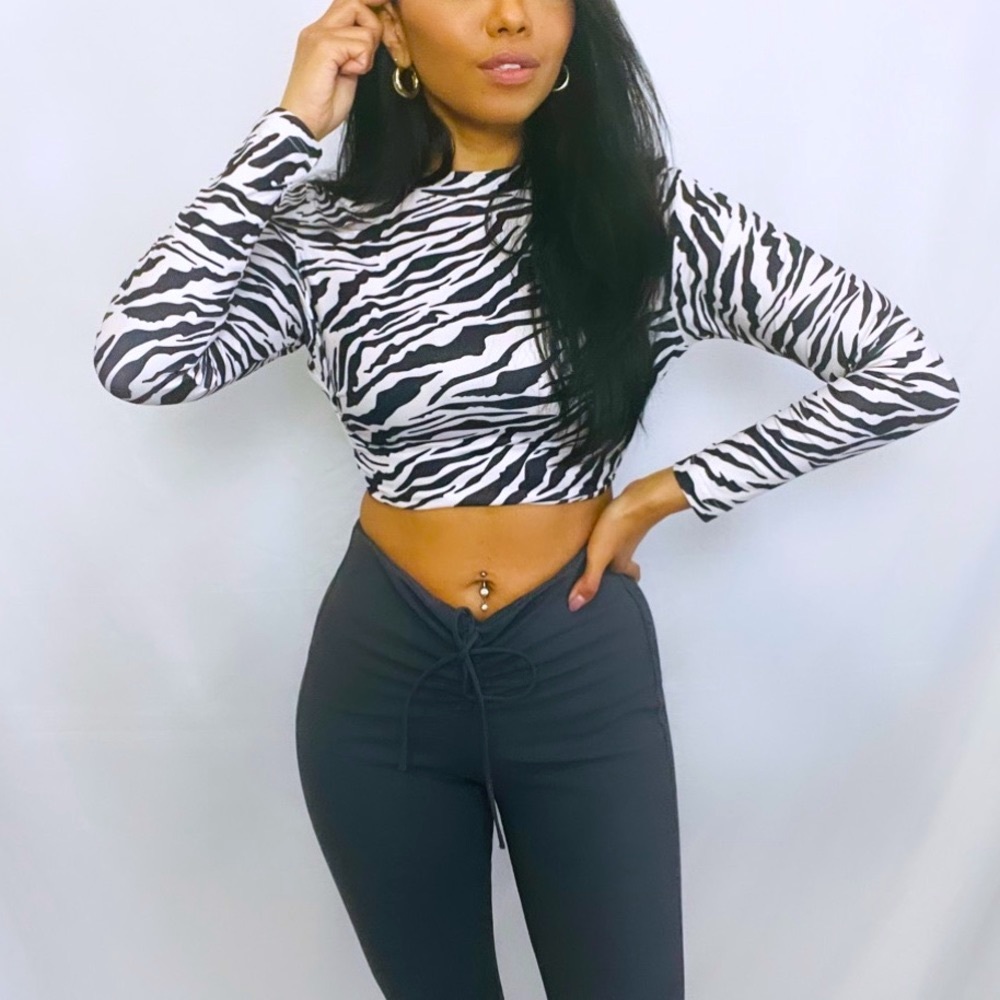 Black and White Euphoria Y2K 2000s Zebra Print Cropped Backless Long Sleeve Top - Picture 9 of 12